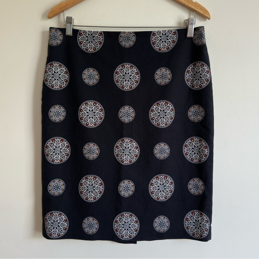 Ann Taylor Elegant Black Patterned A-line Skirt size 10